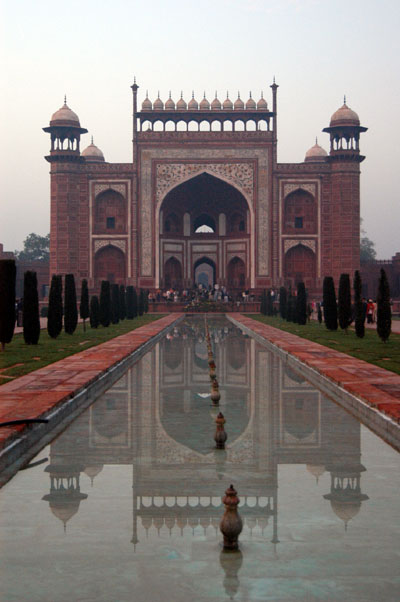 The main gate opposite the Taj