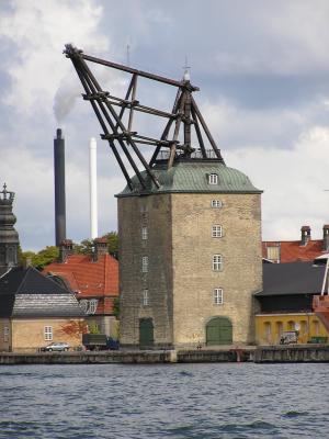 A mast crane