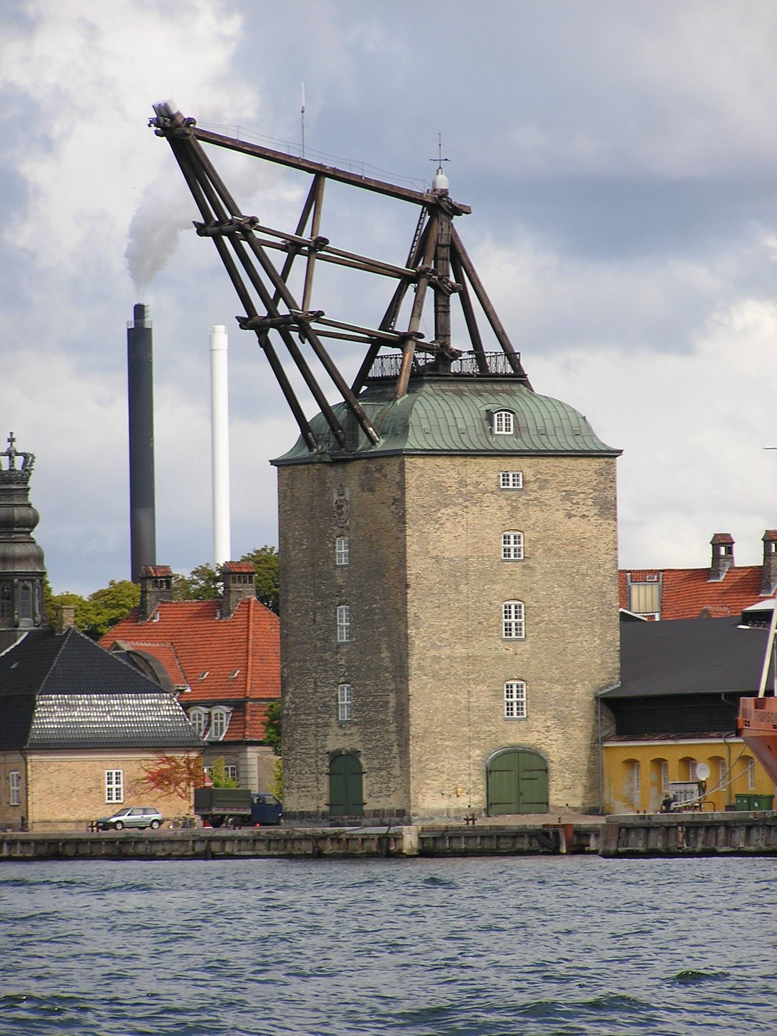 A mast crane