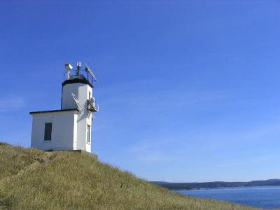 San Juan Island有个专门看鲸鱼的公园叫Lime Kiln Park,COD 在那里枯坐了两个小时,看到的只有频频往来的船只和在阳光下睡着的游客们。。。COD叹了一声就找船往别的岛去了。San Juan岛上曾是美英争夺的站场,起因不过是一只英国猪跨过边界,被美国佬炖着吃了。。。呵呵。