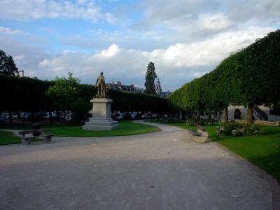 Square Pasteur