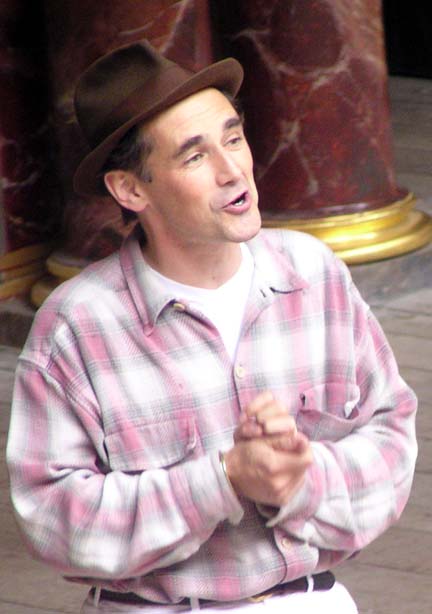 Mark Rylance informing the Globe audience that Kathryn Hunter would not be performing today due to illness.
