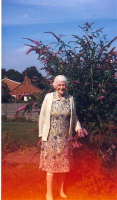 u32/dave_harfield/medium/20972136.GrannyatWhitehillage92Small.jpg
