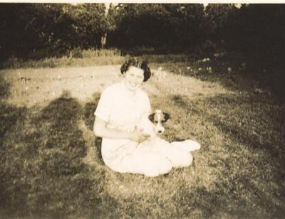 u32/dave_harfield/medium/20972719.VerawithtrixieHarfieldfamilydogSmall.jpg