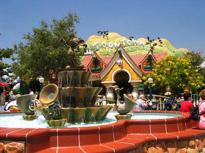 Disneyland Toontown Fountain