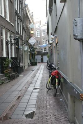 Sneaking through the Alley near Spui (pronounced 'spauwee')