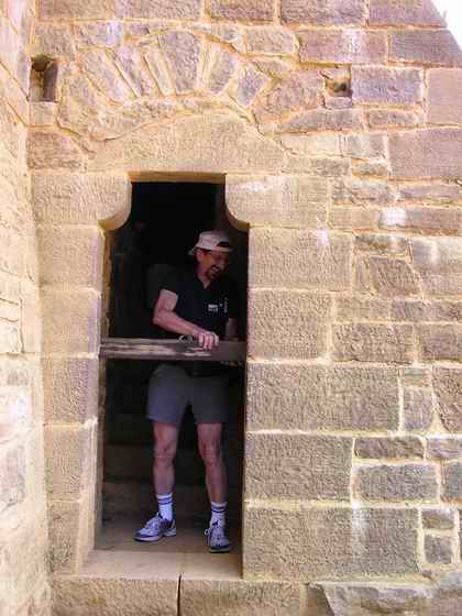   Hol ! manants, on ferme !