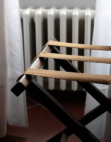 luggage rack in my room March 22 2005 p.jpg