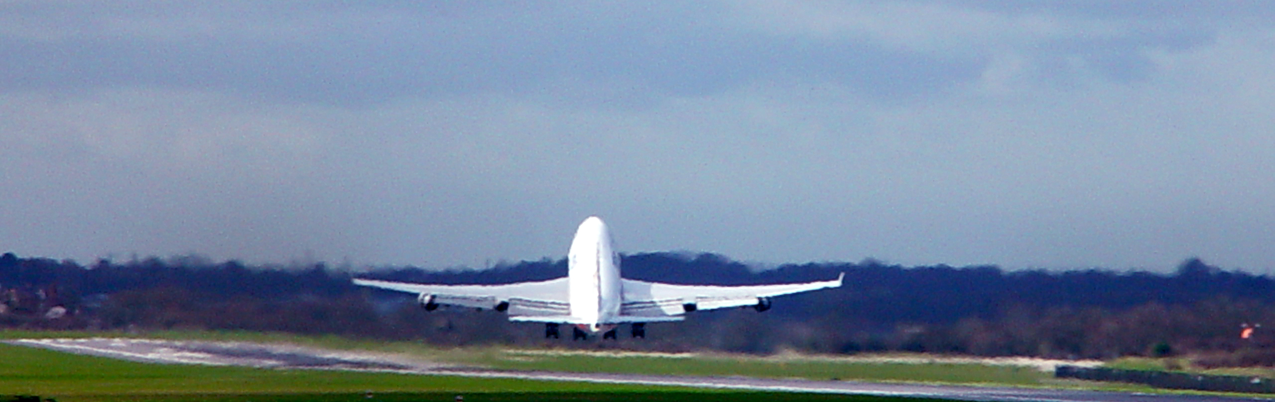 Pakistan 747 rotates at Manchester.jpg