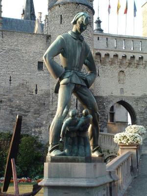 Statue of Lange Wapper