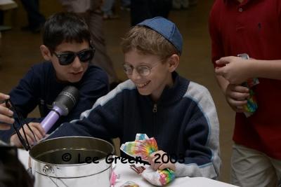 u32/lee1138/medium/31587460.Aaron_Barmitzva077.jpg