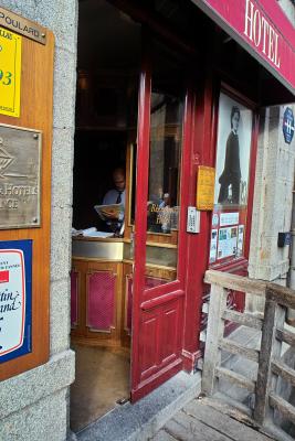Mont-St-Michel: Hotel Reception Desk and Seven Faces