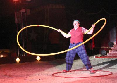 Clowns hoop