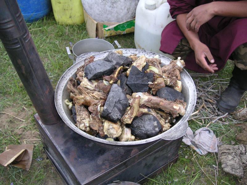 BBQ with hot rocks