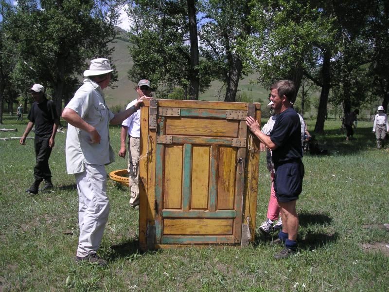 We have a go at putting up a ger