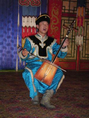 Throat singing & playing the horse-head fiddle
