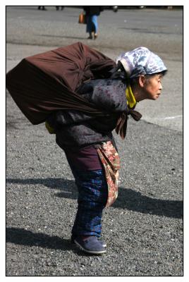 Tokyo Sen so-ji old woman