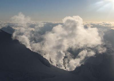 Sherman Crater Steam (MtBaker032305-080adj.jpg)