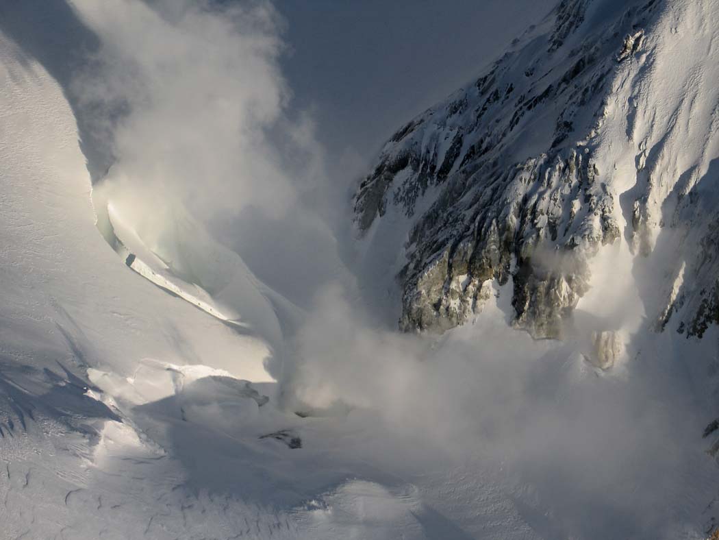 Mt Baker Crater:  Sulphur Cone Fumaroles (MtBaker032305-105adj.jpg)