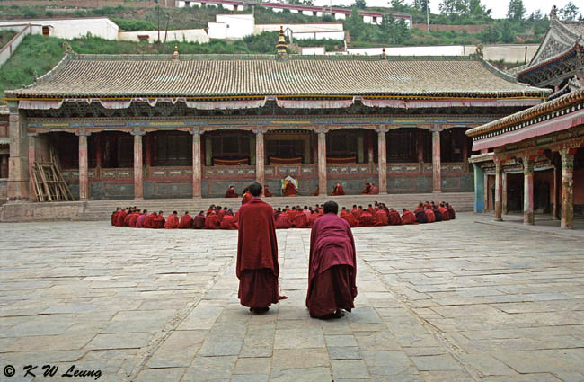 The monks in Taer Monastery 02