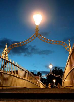 Liffey (Ha'Penny) Bridge - (Dublin, Ireland)