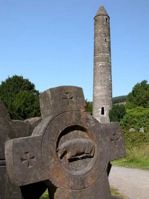 Round Tower and Tombstone Cross - Glendalough (Co. Wicklow)