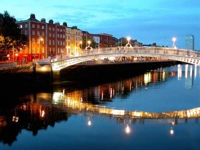 Liffey (Ha'Penny) Bridge - (Dublin, Ireland)