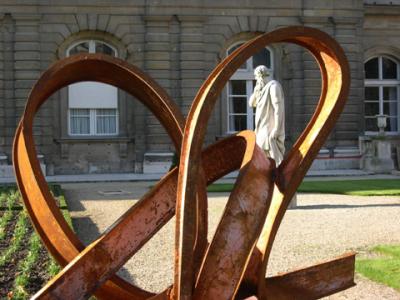 December 2002 - Luxembourg Garden - J.P. Rives's Sculpture ( French rugbyman) 75006