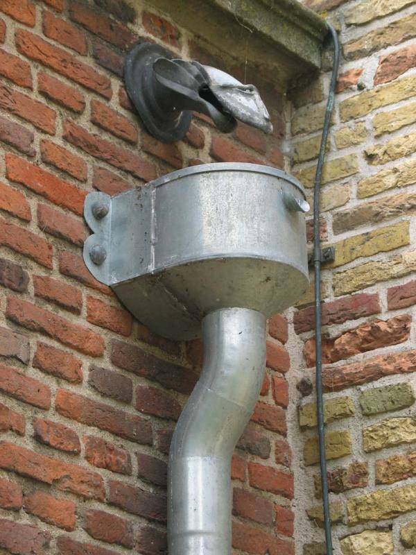 Downspout with Amphibious Head
