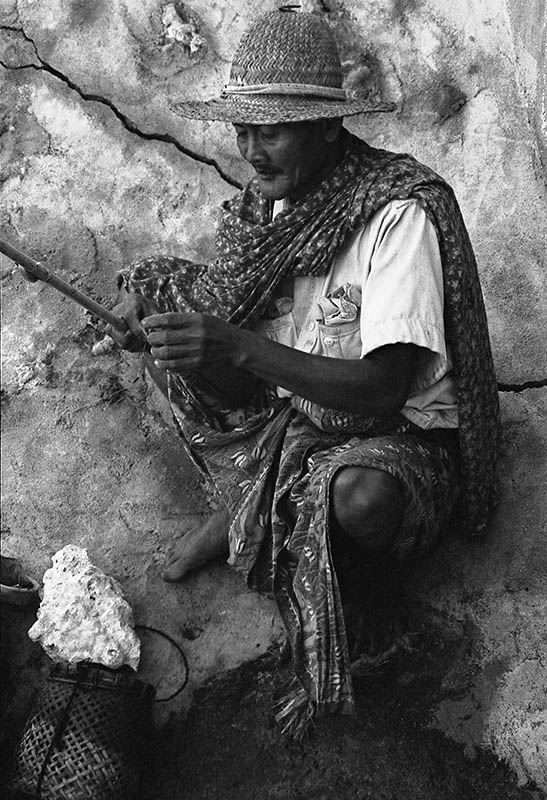 [2005-03-24] Lombok Fisherman