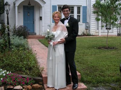 u32/richk/medium/21158851.DSCN0729richandgalinaposinginfrontofthehouse.jpg