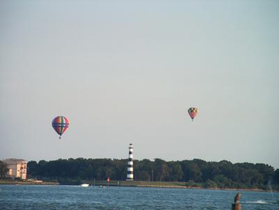 ligjhthouse and ballons.JPG