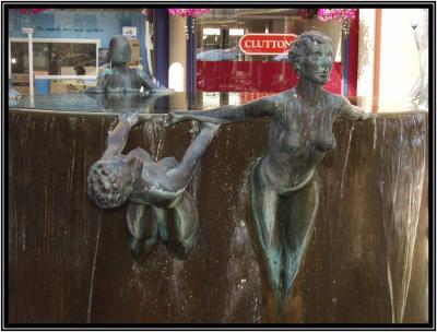Fountain at Shad Thames.jpg