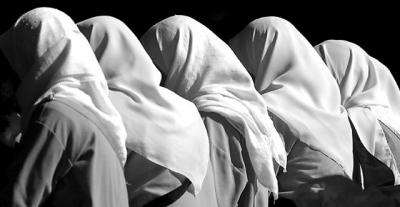 Girls in Islamic dress
