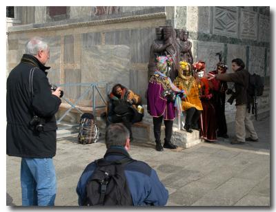 masks,photographers and homeless_9215