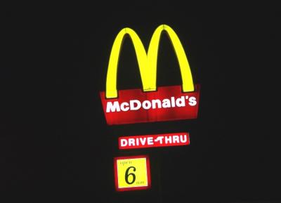 <p align=center><b>*FAST FOOD - maccas</b><br><i><font size=0.5> photographed by </font >Ric Skilton