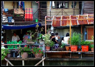 Daily life along the khlongs