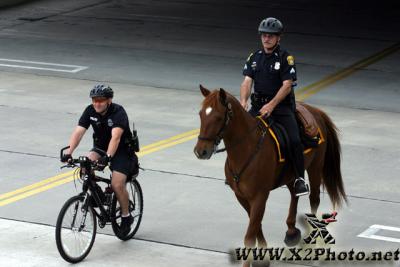 u32/thpproductions/medium/41167443.mountedbikepatrol326copy.jpg