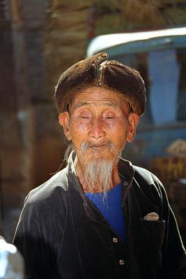 old man near Er Hai lake.jpg