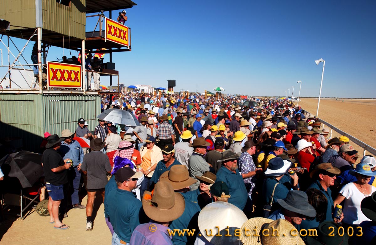 The crowd awaiting the Birdsville Cup