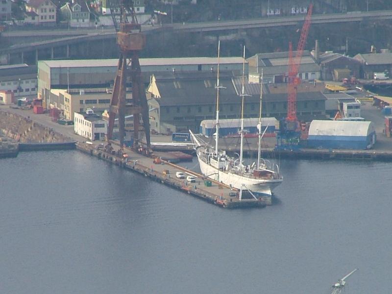Here you can see Statsraad Lehmkuhl formerly Grossherzog Friedrich August by zoom