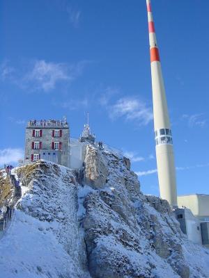 Wetterobservatorium 2502 Meter ber Meer auf dem Gipfel.JPG