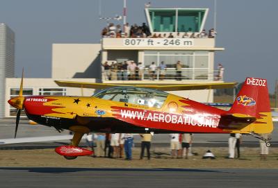 Frank Versteegh take off for a dancing party.