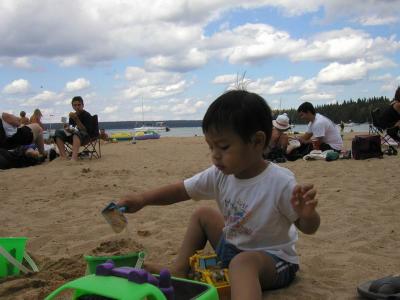 How do I start to build a sand castle?