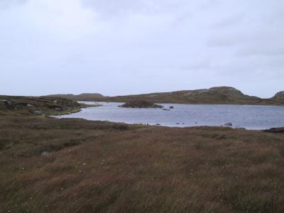 u33/blairp91/medium/21264110.Sgairbheisealislandnotewaterbetweenshoreandislandisoneinchdeeperthanbootsaretall.jpg