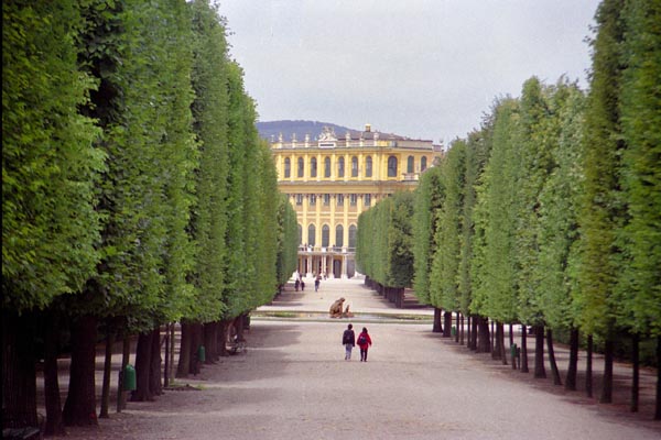 The current layout of the Schloßpark dates from 1772-1780