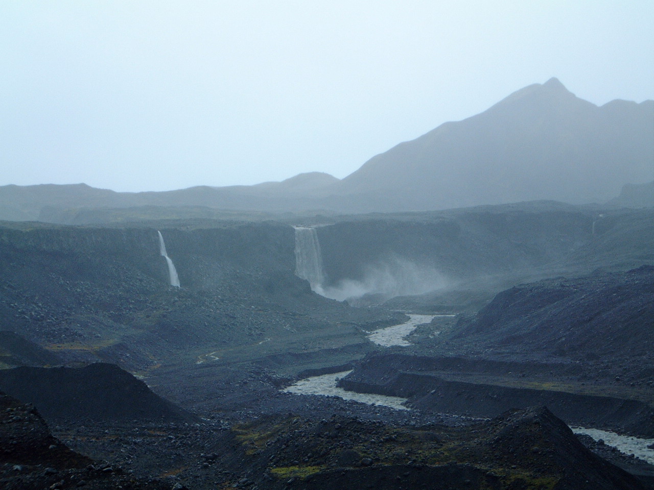 <a href=http://www.fi.is/Leidarlysing_hungurfit/Stori_foss_i_emstrua_4_stort.jpg>Enn undir jkli 1979</a>