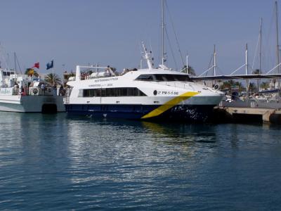 Fast Monohull operated by Formentera-based Mediterranea Pitiusa
Seen at La Savina, Formentera, with catamaran Rapido de Menorca astern