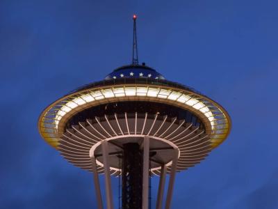 u33/dtrust/medium/21287133.SpaceNeedleNight.jpg