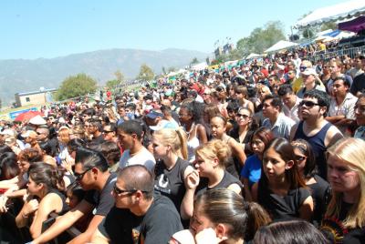 SIDE STAGE CROWD